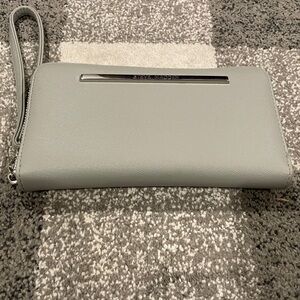 Steve Madden Wallet. 16 card holder. Gray. Black interior